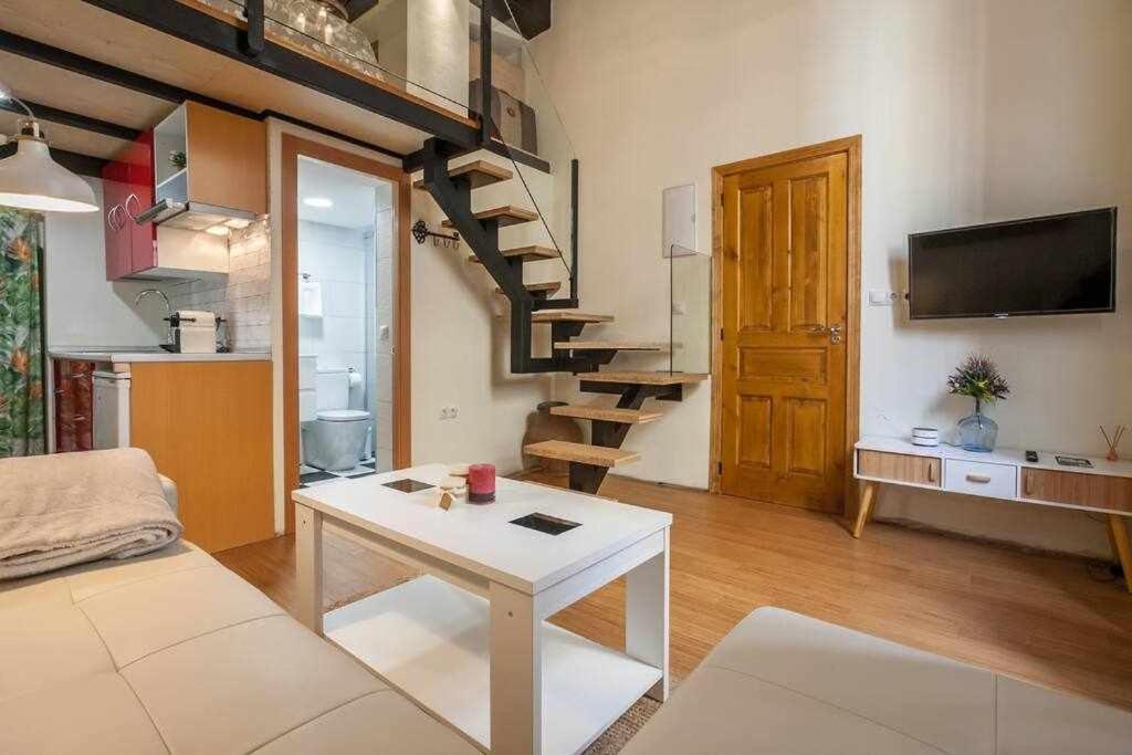 Monkeys Apartments El Arenal Santas Patronas Σεβίλλη Εξωτερικό φωτογραφία